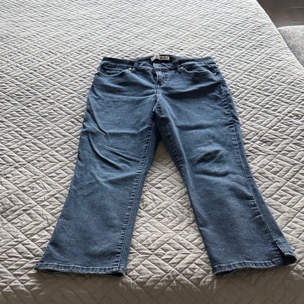 Code Bleu Women's Capri Blue Jeans